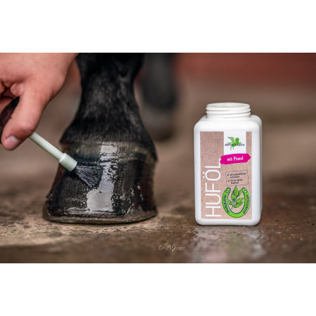 Solutie pentru cresterea copitelor BENSE & EICKE Hoof Oil with Brush